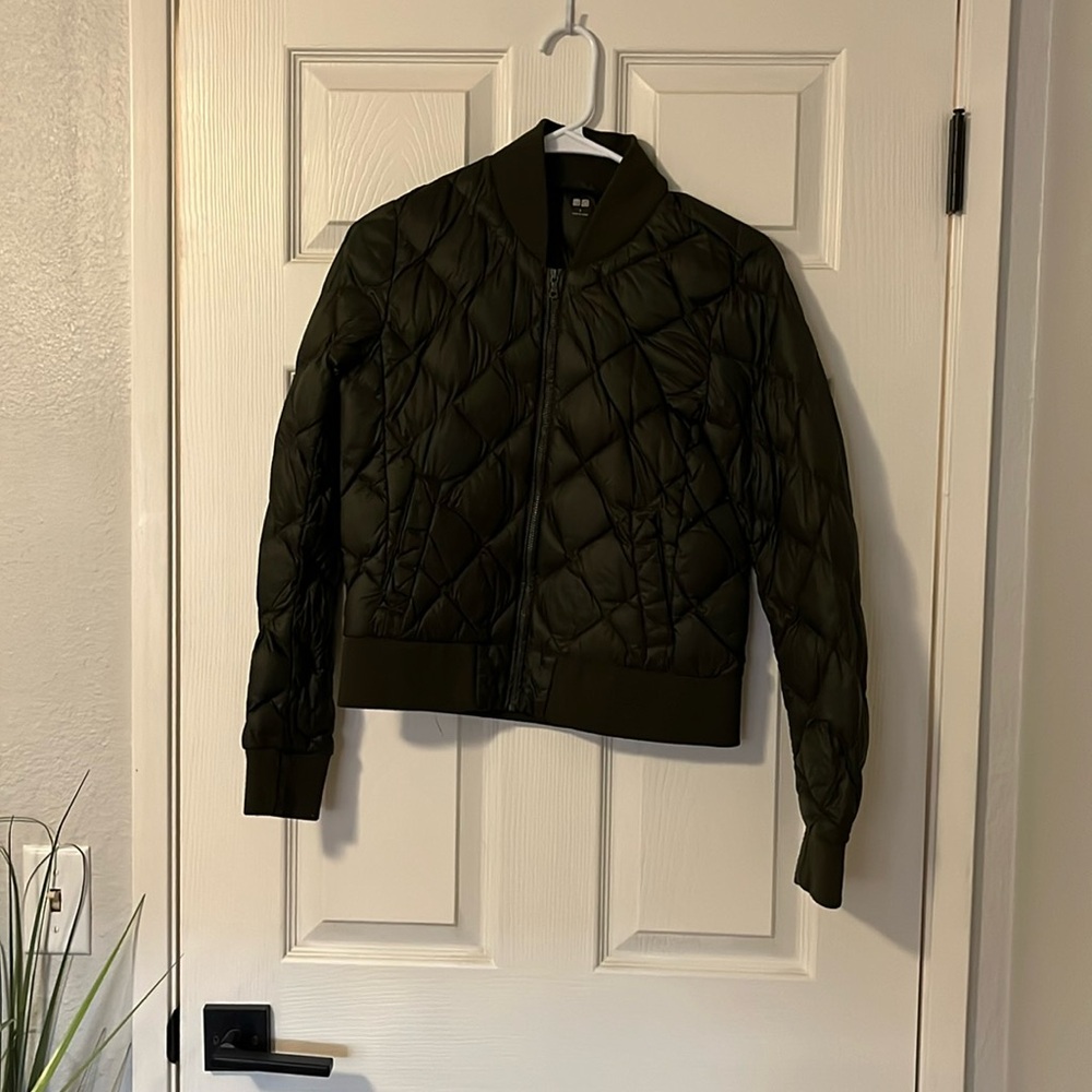 Army green Uniqlo bomber puffer jacket